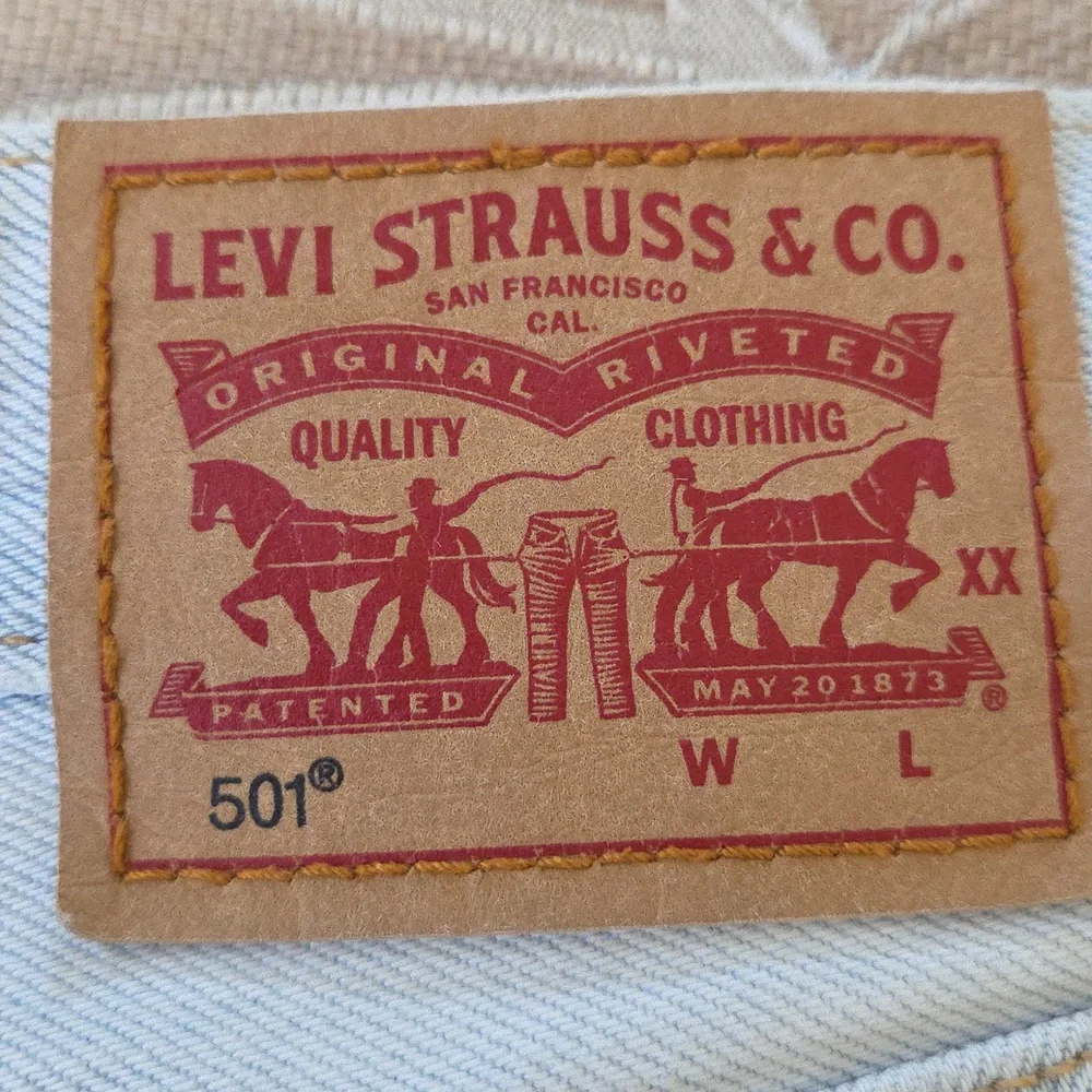 NWOT, Levi's Daisy 501 Cut-off Shorts!